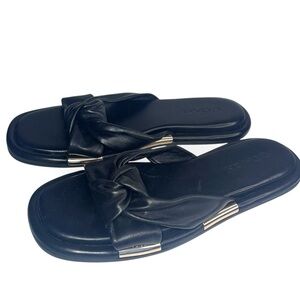 COACH Brooklyn Sandal black leather 8.5 euc knot soft flat